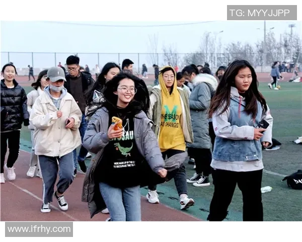 排球装备选购指南：如何选择适合自己的排球拍与配件推荐