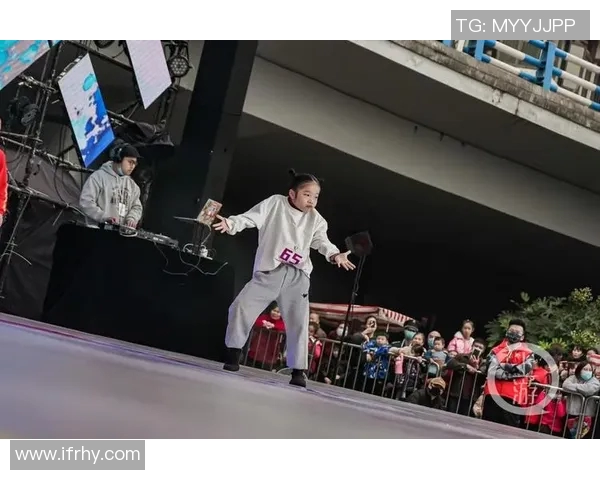 重庆街舞队在世界攀岩锦标赛中以51分领先其他队伍展现强劲实力